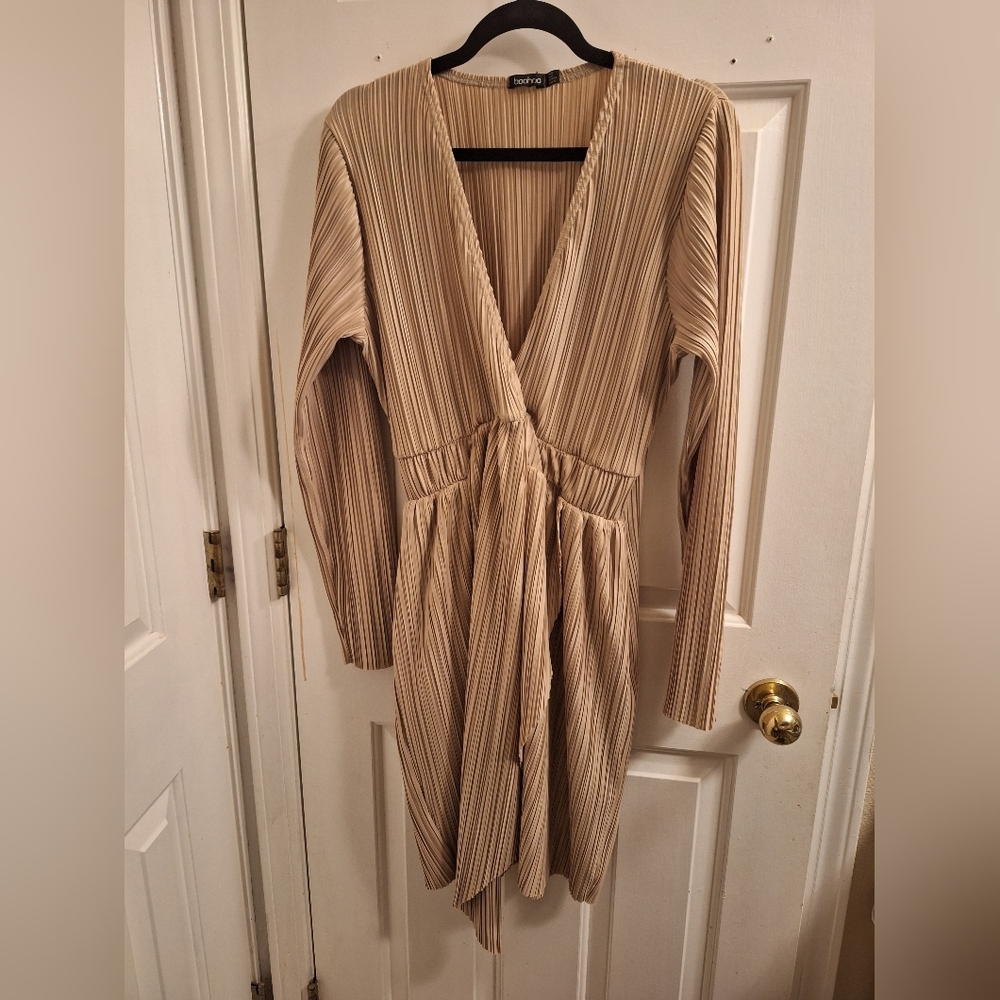 BOOHOO Rose Empress scalloped plunge dress size 22